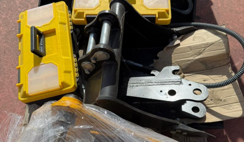 
								ESCAVATORE LGCM 17 Q.li completo									