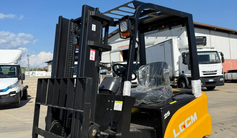 
								CARRELLO ELEVATORE ELETTRICO completo									