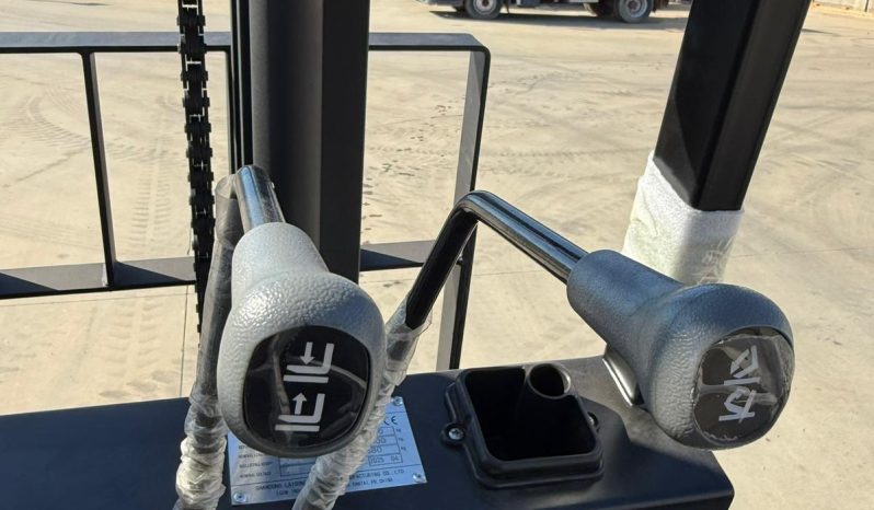 
								CARRELLO ELEVATORE ELETTRICO completo									