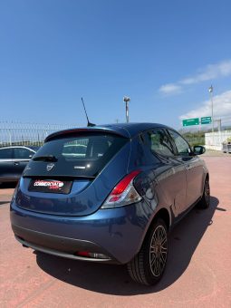 
										LANCIA Y 1.0 HYBRID completo									