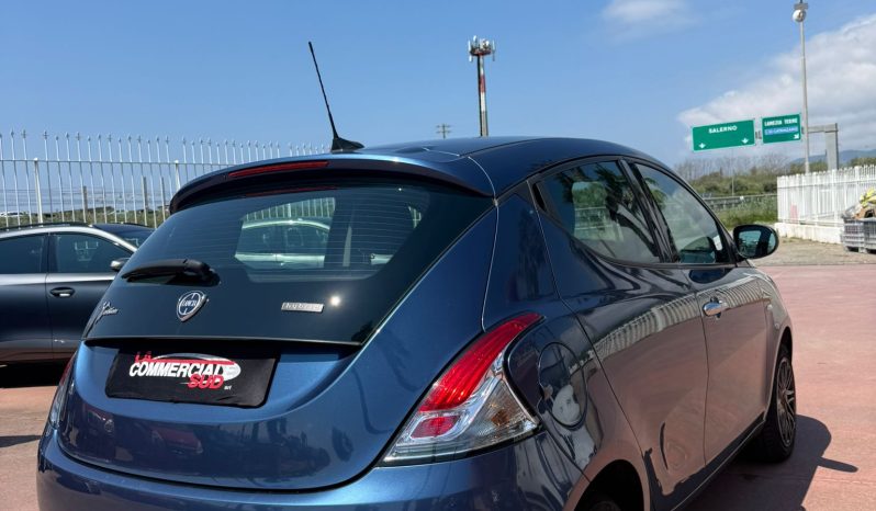 
								LANCIA Y 1.0 HYBRID completo									
