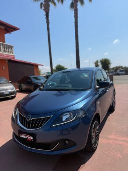 
										LANCIA Y 1.0 HYBRID completo									