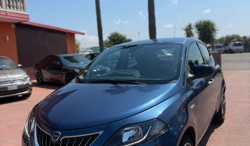 
								LANCIA Y 1.0 HYBRID completo									