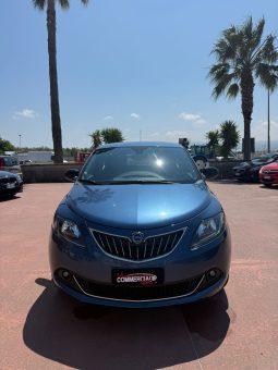 
										LANCIA Y 1.0 HYBRID completo									
