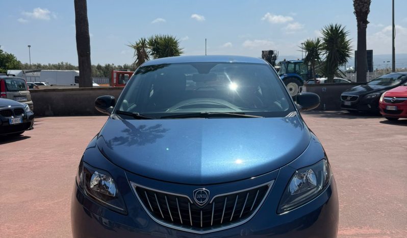 
								LANCIA Y 1.0 HYBRID completo									