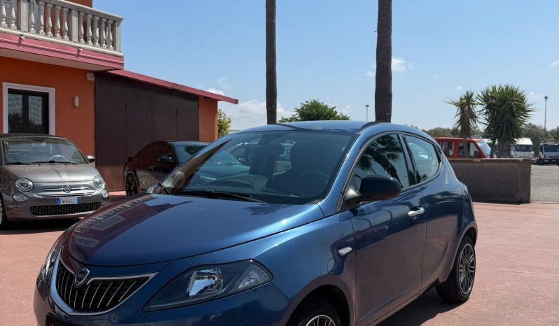 
								LANCIA Y 1.0 HYBRID completo									