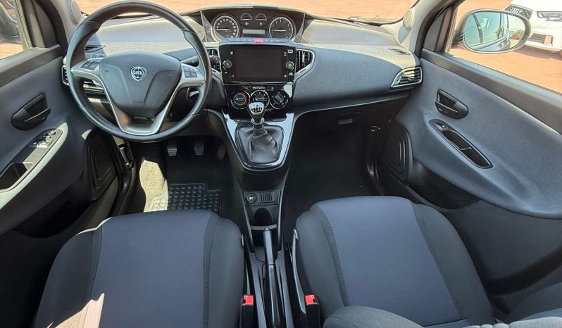 
								LANCIA Y 1.0 HYBRID completo									