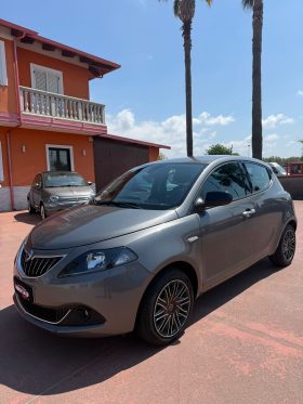 LANCIA Y 1.0 HYBRID