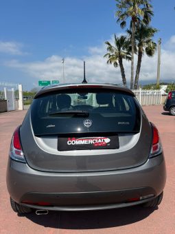 
										LANCIA Y 1.0 HYBRID completo									
