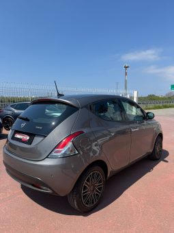 
										LANCIA Y 1.0 HYBRID completo									