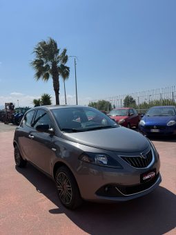 
										LANCIA Y 1.0 HYBRID completo									