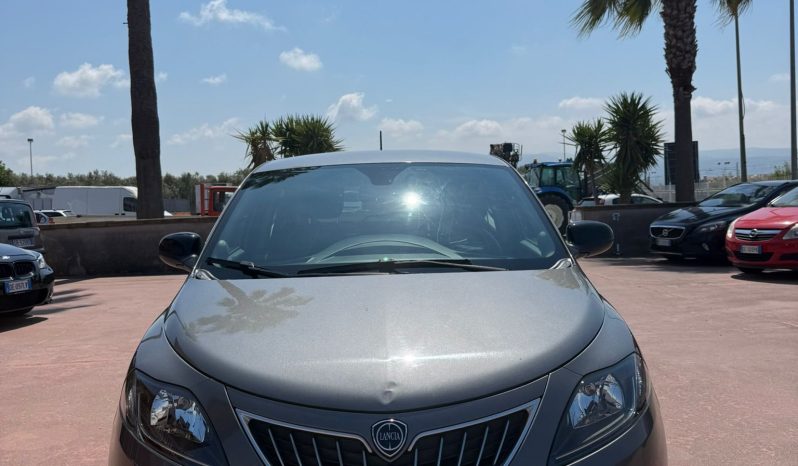 
								LANCIA Y 1.0 HYBRID completo									