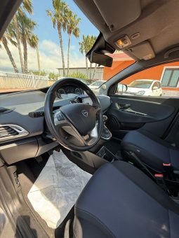 
										LANCIA Y 1.0 HYBRID completo									