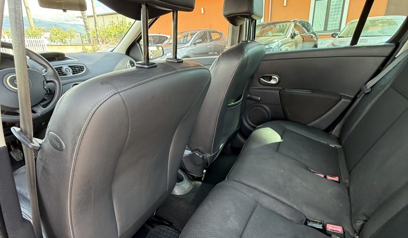 
								Renault Clio 1.5 85cv completo									