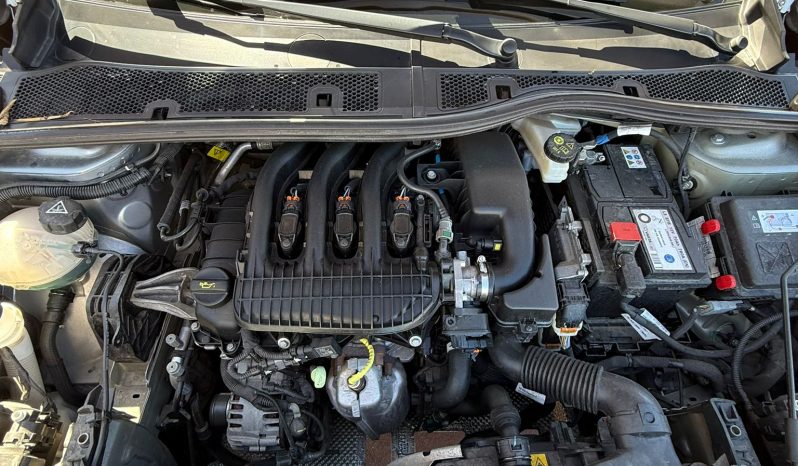 
								PEUGEOT 208 completo									