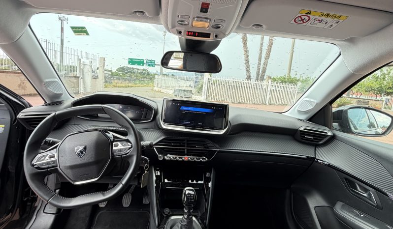 
								PEUGEOT 208 completo									